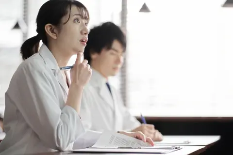 中学3年の子どもが「将来は医学部に行きたい」と言っています。医学部って実際どのくらいお金がかかるのでしょうか？