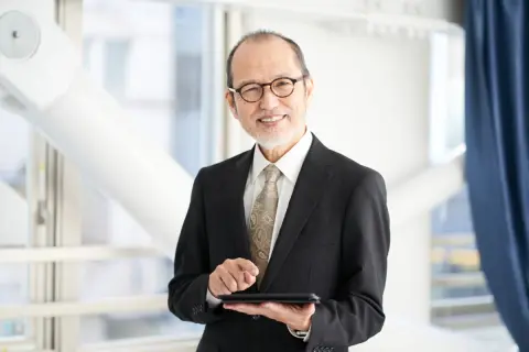 祖父は80歳を過ぎても働き続けています。祖母の分と合わせて年金「月20万円ほど」もらっているはずなのですが、それでも足りないんでしょうか…？