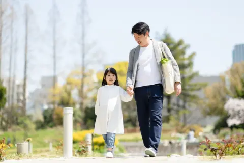 シングルファーザーで小学生2人を扶養してます。現在「年収700万円」ですが、ふるさと納税はどれくらいまでできますか？