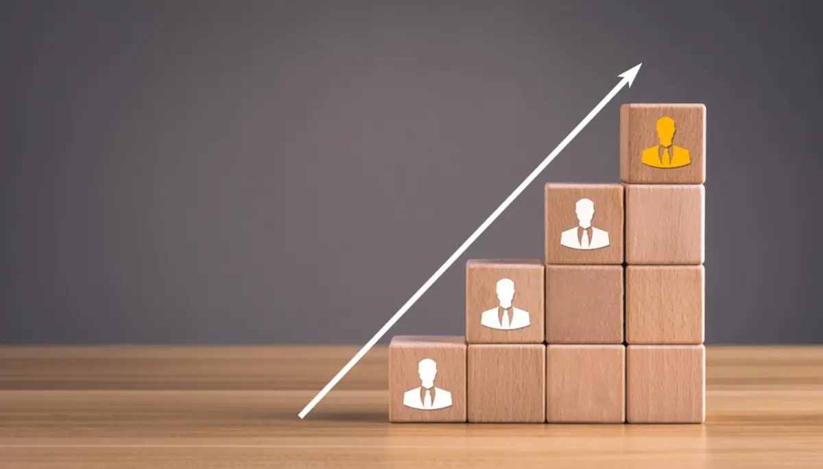 50歳の夫が昇進して「部長」に！ 年収が850万円から「1000万円」に変わるそうですが、生涯収入はどのくらい変わりますか？