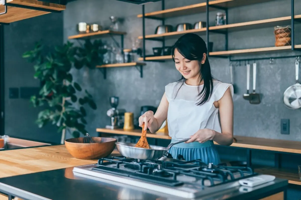 一人暮らしの自炊は本当に節約になる？食材のムダ・光熱費まで含めたら割高？