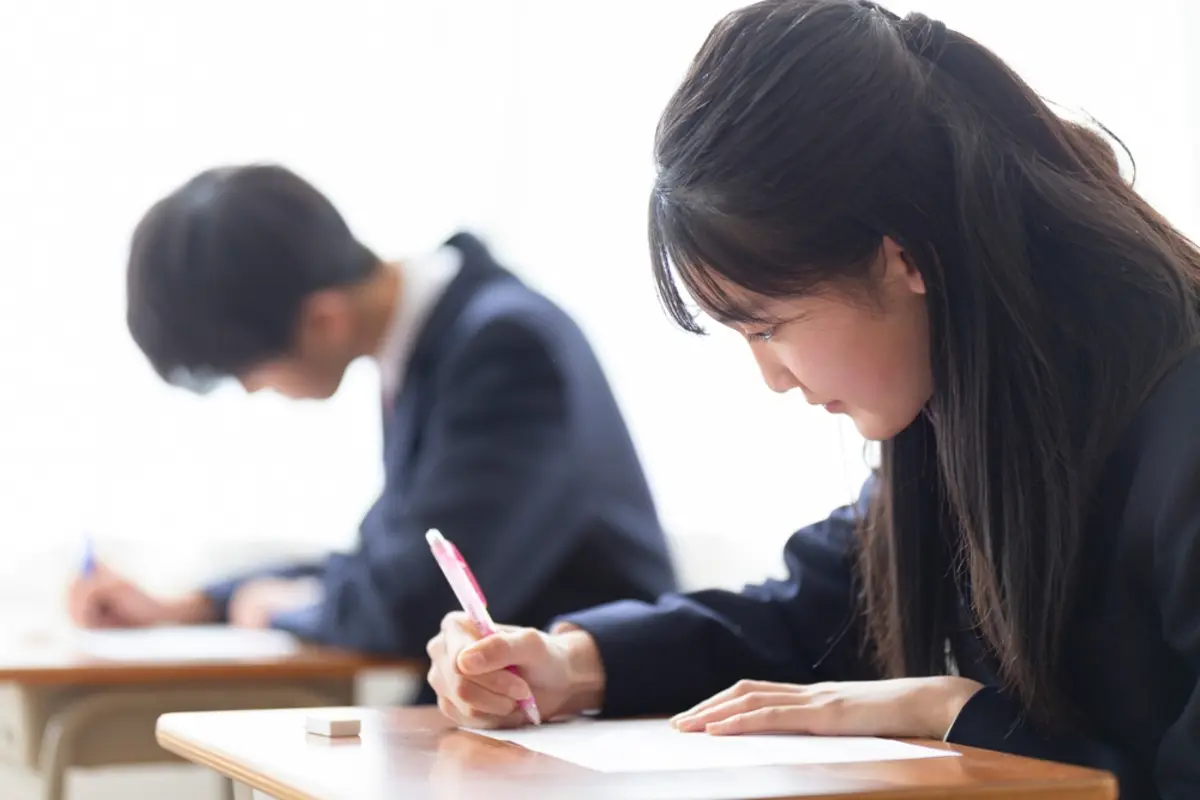 高3の娘が「志望校以外に、実力相応を2校、滑り止めを2校受けたい」といいます。私大5校の受験、いくらくらい見積もっておけばいいでしょうか？