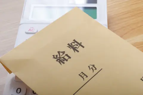 東京の会社で正社員として働いています。「手取り18万円」は最低賃金以下ですよね…？ それとも正社員は対象外なんでしょうか？