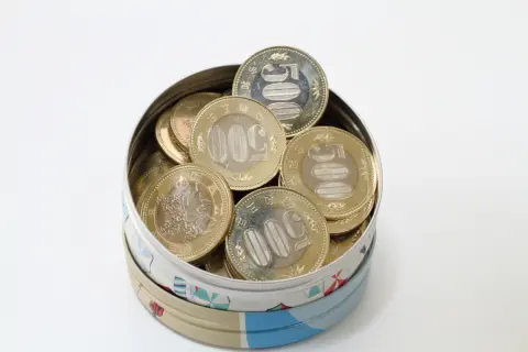 500円玉貯金が「10万円」貯まったけど、買い物で「500円×40枚」出したら拒否された！「セルフレジ」なら大丈夫？ 知っておきたい“小銭のルール”とは