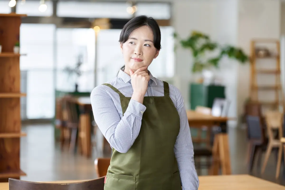来年から始まる「独身税」。わが家は共働きで子どもは夫の扶養に入っています。この場合、私には独身税が課されるのでしょうか？