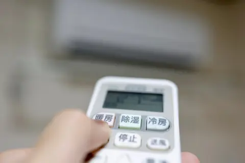 電気代が上がっていて冬の光熱費が心配です。暖房器具の種類で電気代は変わりますか？各暖房器具の1カ月の電気代目安を教えてください。