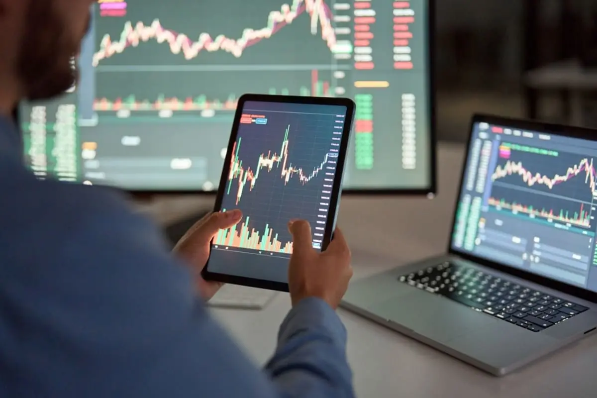 【インデックス投資vsアクティブ投資】結局どっちが儲かる？“手数料・リターン・長期成績”を徹底比較！