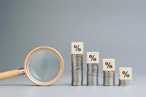 今年65歳になり、貯金は「5000万円」あります。生活費に余裕はあるのですが、年金は何歳まで「繰下げ受給」にしたほうが得でしょうか？