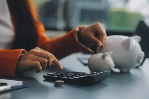 日本の平均年収は400万円台だと聞き、「物価高であまり貯金できないのでは？」と感じます。実際いくらくらい貯金できているのでしょうか？