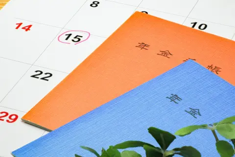 地方に住む祖父は月25万円の年金を受給しているそうです。一方母は月6万円の受給額になりそうだと話しています。なぜこんなにも年金額に差があるのでしょうか？