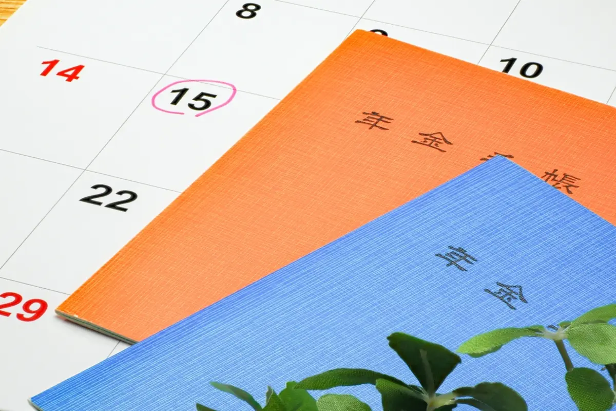 地方に住む祖父は月25万円の年金を受給しているそうです。一方母は月6万円の受給額になりそうだと話しています。なぜこんなにも年金額に差があるのでしょうか？