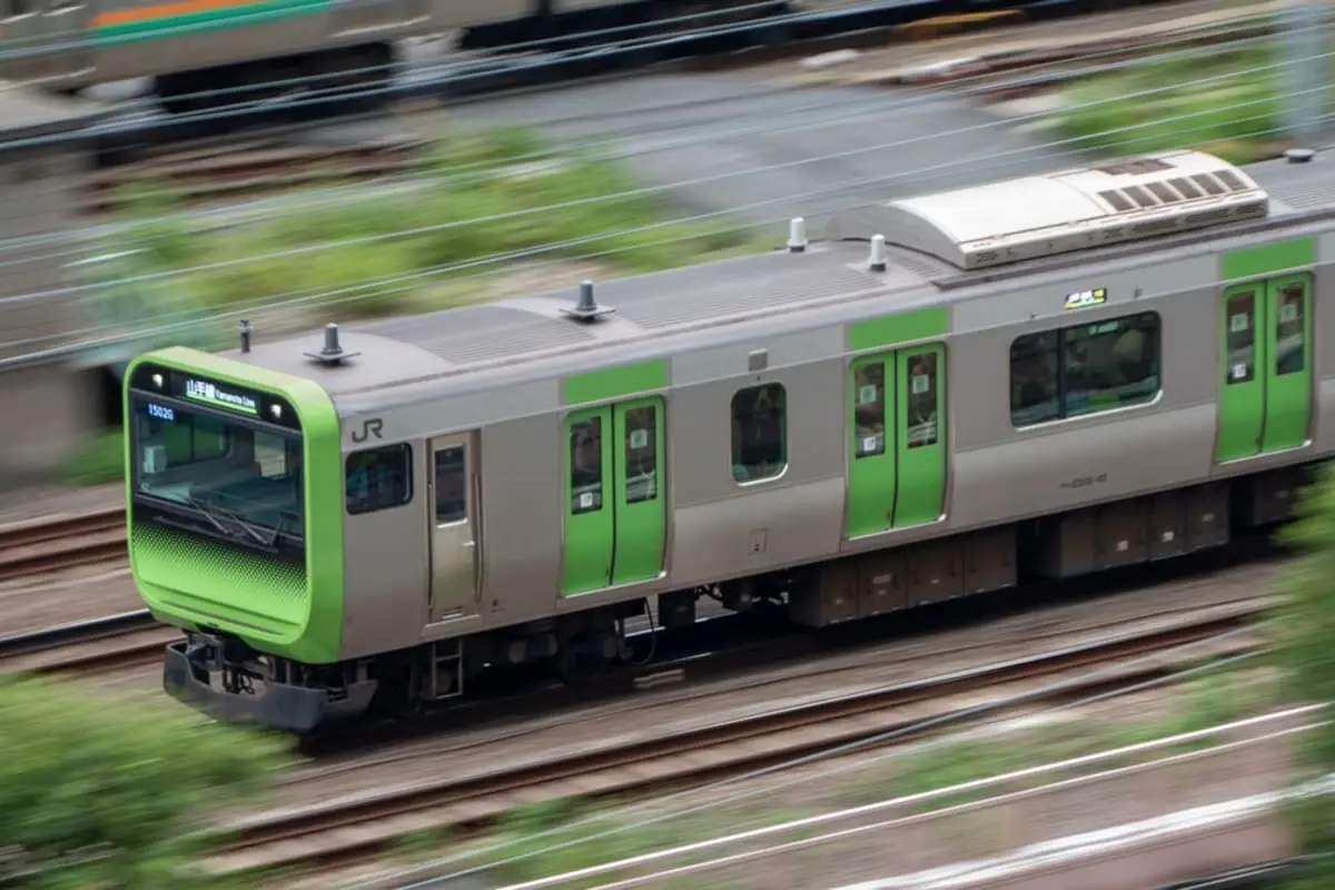 150円で「山手線をほぼ一周」できる？ 同僚が「新橋から東京駅まで逆回りで乗った」と言っていますが、これって“不正乗車”にはならないのですか？ 逆回りでも問題ないワケとは