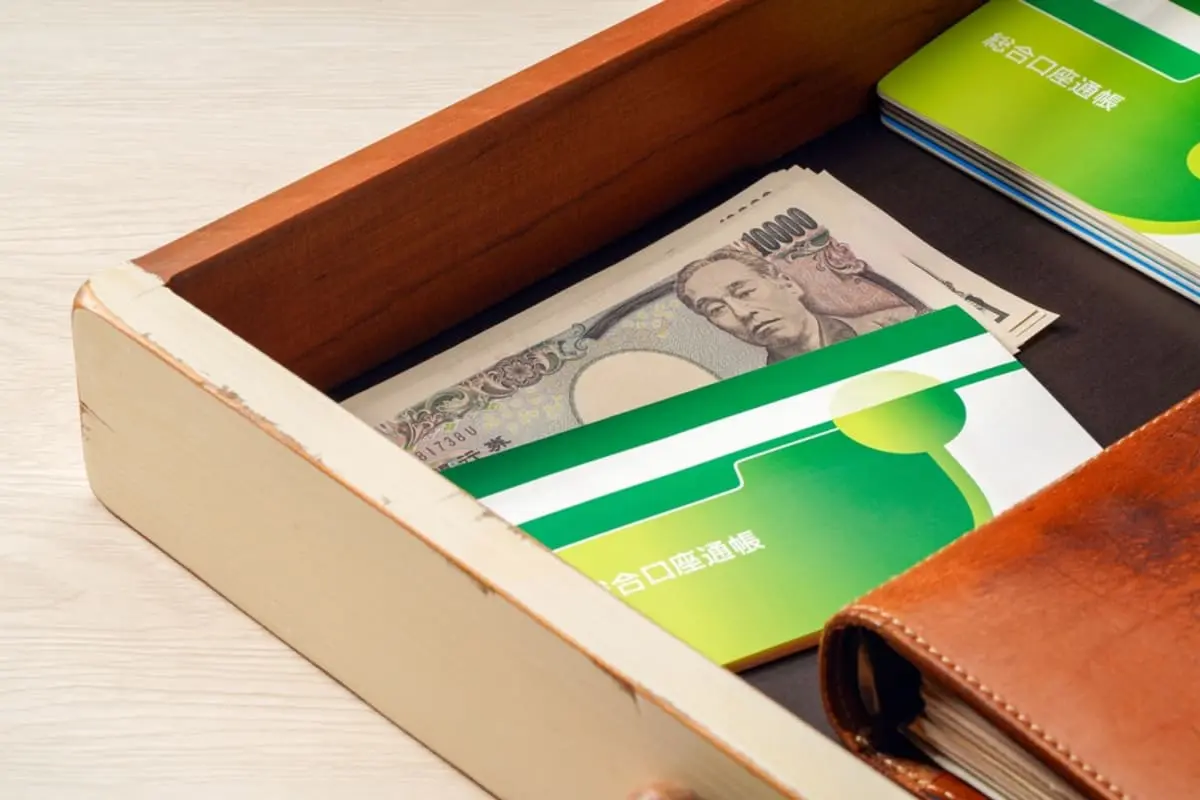 実家を整理していたら、身に覚えのない「自分名義の通帳」を発見！ 親が「児童手当」のお金を使わずにずっと貯めてくれていたそうなのですが、私名義の口座ならこのまま受け取って問題ないですよね？