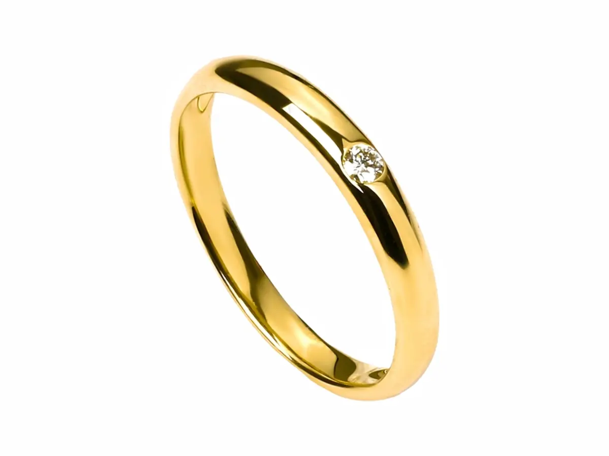 祖母の遺品整理で金の指輪が出てきた！売って高値がついた場合、得たお金は相続税の対象になりますか？