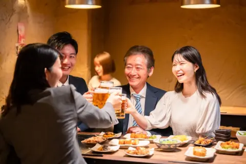 飲み会に行くと1回5000円はかかります。年々高くなってる感じがするのですが、今の飲み代って平均どのくらいなのでしょうか？