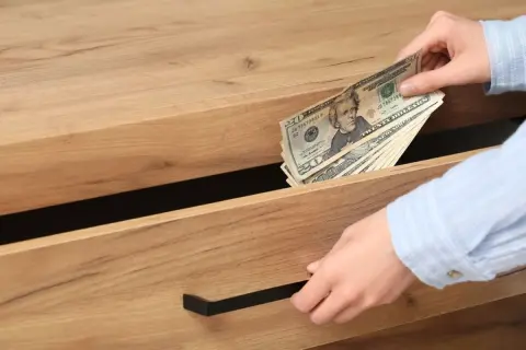 実家の「タンス預金200万円」のほとんどが“夏目漱石の旧千円札”です。「古いお札は使えなくなる」と聞きましたが、本当でしょうか？