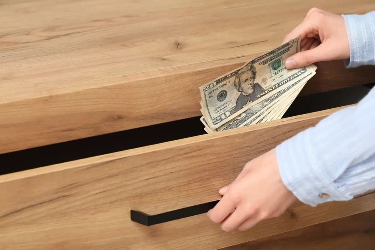 実家の「タンス預金200万円」のほとんどが“夏目漱石の旧千円札”です。「古いお札は使えなくなる」と聞きましたが、本当でしょうか？