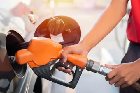 自宅近くは「ガソリン171円」なのに、実家は「160円」で驚き！ 同じ日本国内で“10円以上”差が出る理由とは？ 地域ごとの価格差も確認