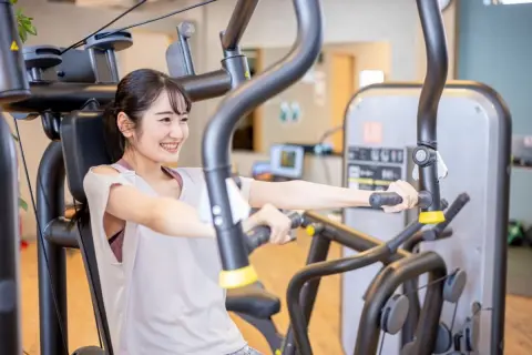 1回「2万円」のパーソナルジムに通う妻。「普通のジムだとサボってしまう」とのことですが、駅前の「月1万円・通い放題」のジムのほうがコスパがいいのではないでしょうか？