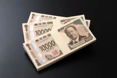 先日マイホーム購入時に両親から「300万円」の資金援助をしてもらいました。「今まで仕送りで送ってもらってたお金だから税金はかからない」と言うのですが、本当でしょうか…？