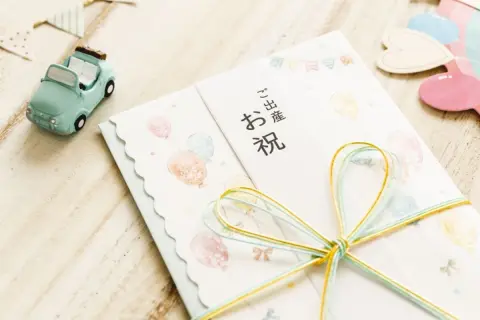 祖母から出産祝いに「20万円」もらいました。お祝い金なので贈与税はかかりませんよね？