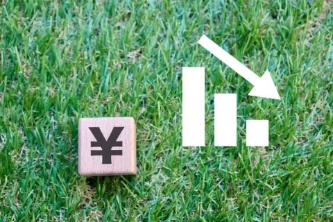 郊外にマイホームを買って通勤時間が「2倍」に…その分「通勤手当」も増えたので安心していたのですが、今月から手取りが減っていた！ 一体なぜ？