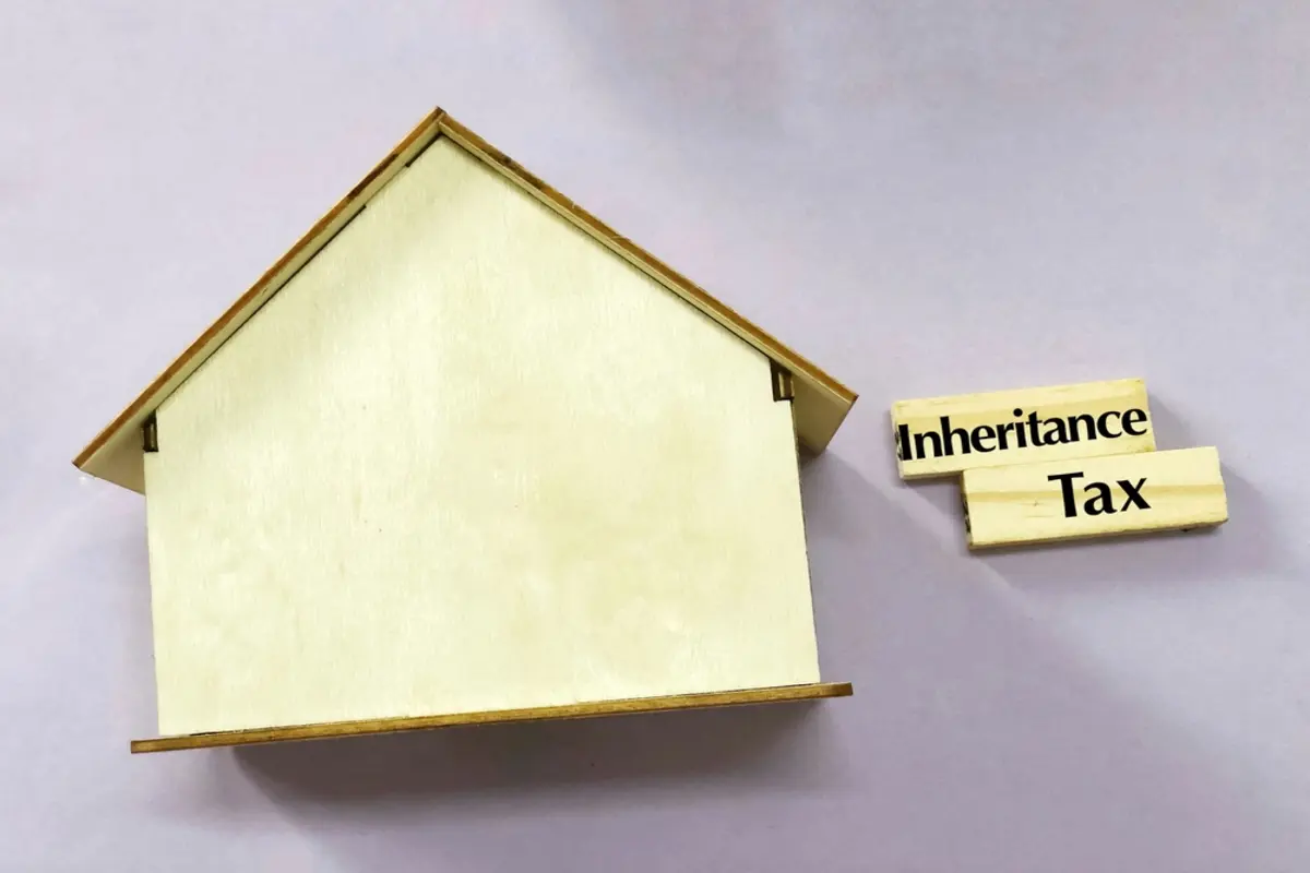 6月に亡くなった父宛に、「15万円」の住民税納税通知書が届きました。相続人である私が支払わないといけないのでしょうか？