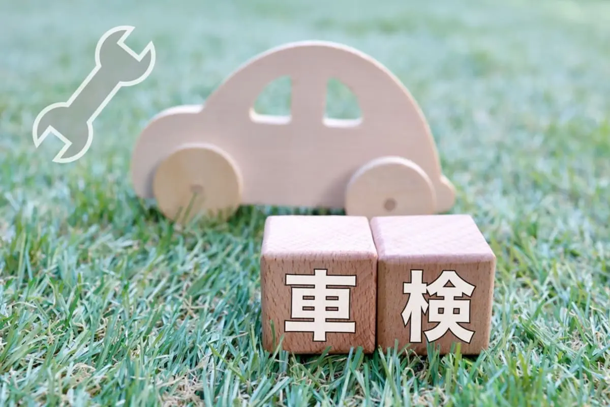 来年で13年目を迎える車。友人は「車検費用が上がるし買い替えるべき」と言うけど手放したくない…10年以上同じ車に乗る際の注意点を解説