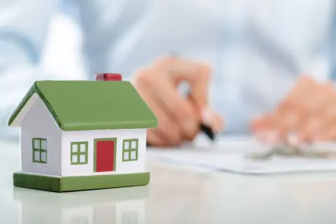 退職金「2500万円」で住宅ローンの残債「1000万円」を一括返済しようと考えています。貯金も500万円ほどあるので、問題ないですよね？