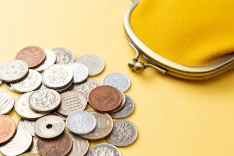 貯金箱の中から“穴の開いていない50円玉”を発見！ 夫に相談したら「すごい宝物だから絶対使わないように」と言われました。どれくらいの価値があるんでしょうか？