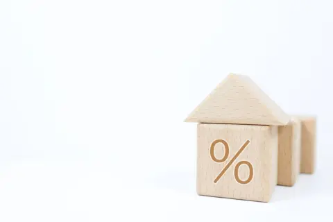 日銀利上げで「変動金利」が上がる!?「金利0.5％→1.0％」で返済額はいくら上がる？“年収600万円・残債3000万円”の家計インパクトを試算