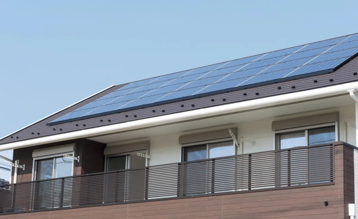 太陽光発電を導入したいけど、屋根が小さく「2.8キロワット分」のパネルしか積めません。業者の人に「3キロワット未満は元が取れない」と言われたのですが、実際はどうなのでしょうか？