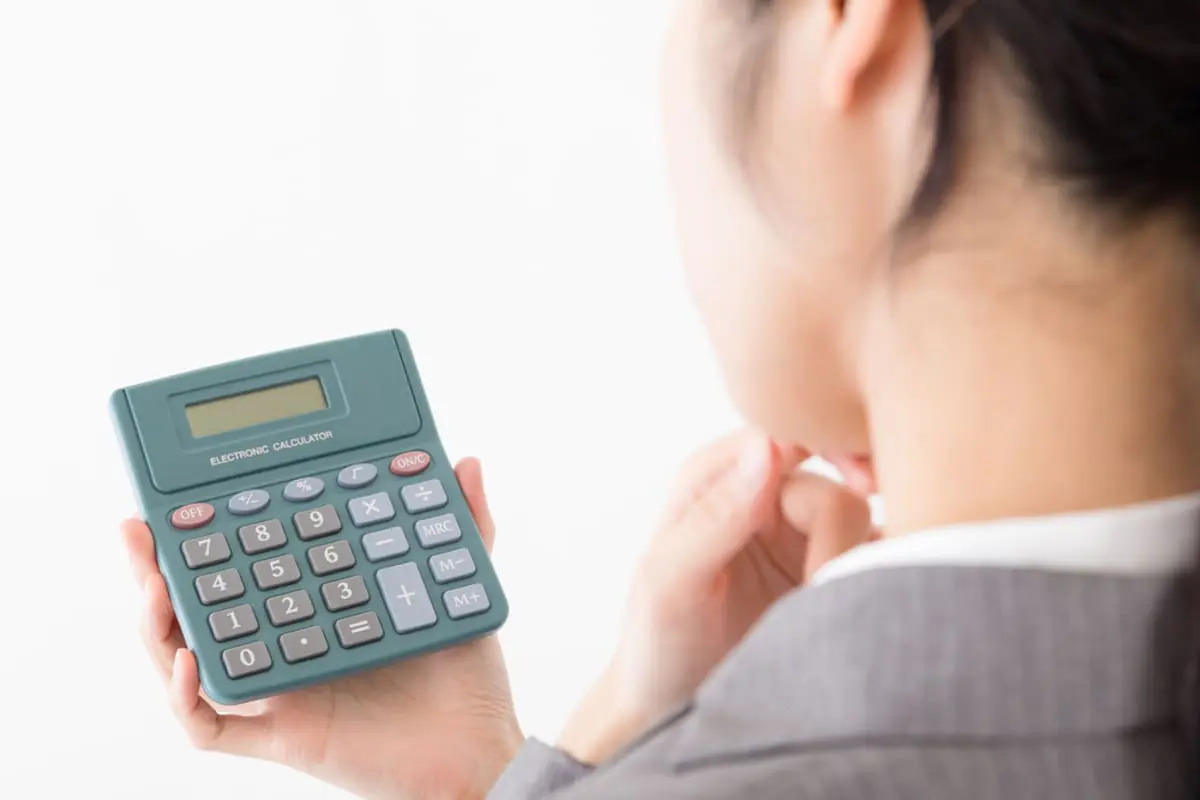 夫から相続した遺産「2500万円」のうち「500万円」を孫の教育資金として娘に渡したら、税金はかかる？ 相続に含めたほうが節税になるの？