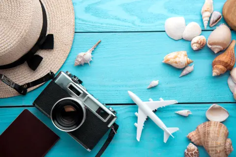 同じ階に住んでいる高齢夫婦は、よく2人で「旅行」に出掛けています。年金暮らしのはずですが、そんなにゆとりがあるものでしょうか？