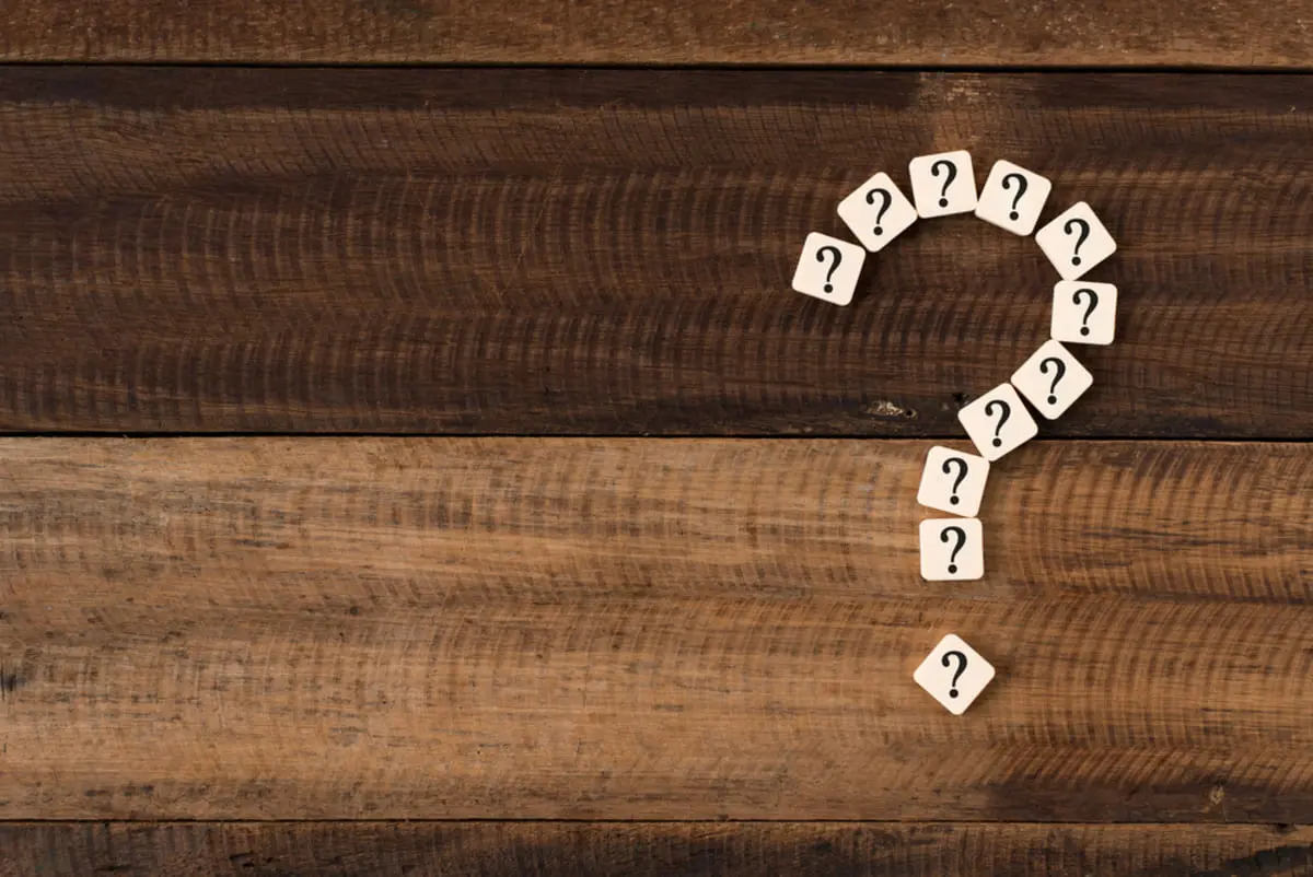 一人暮らしの弟が急死し、賃貸オーナーから「補修費用15万円」を請求されました。契約書の提示が拒否され、敷金の有無が分かりません。全額支払うべきなのでしょうか。