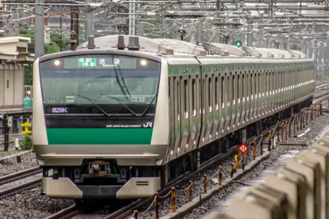 「JR山手線の通勤定期代」が来年3月に“20％以上”の値上げ予定！ 会社から「社会保険料が増えるかも」と言われ、給料は変わらないのに“実質減収”になる可能性も！？