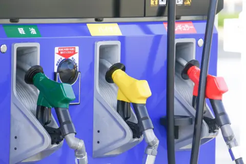 高市内閣発足に伴い、ガソリンの「暫定税率」はどうなるの？ 本当に廃止されたら一般的な家庭で“年間約5000円”も節約になる!?