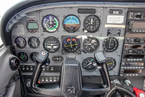 息子の友達は「航空大学校」に進学するそうです。飛行機のパイロットは「高給取り」のイメージですが、実際“年収1500万円以上”って本当ですか？