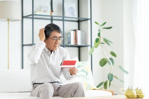 年金を“月額20万円程度”はもらっているのに「生活が苦しい」とこぼす両親…。高齢者の「年金生活」はそんなに余裕がないものなのでしょうか？