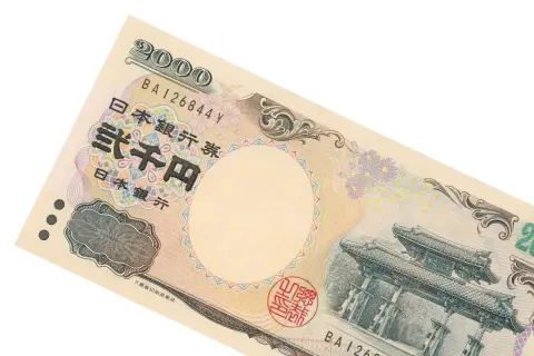 最近見かける機会が少なくなった“2000円札”。「発行枚数」も少なそうですし、保管しておけば将来“価値”がつくでしょうか？