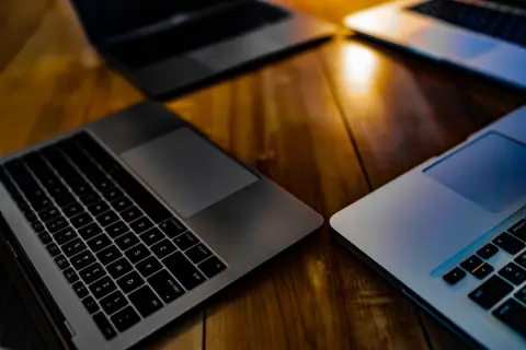 近所で「パソコン有償譲渡会」の催事が行われているのを見かけました。“2万円台”からありお得に見えましたが、「Windows 10」のサポート終了で買う方も多いのでしょうか？