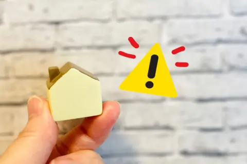 アパートの退去時、冷蔵庫裏の壁に大量のカビが！ 大家さんから「原状回復費用」として“10万円”の請求…。実は「ガイドライン」があって支払わなくてもよいケースがあるって本当？