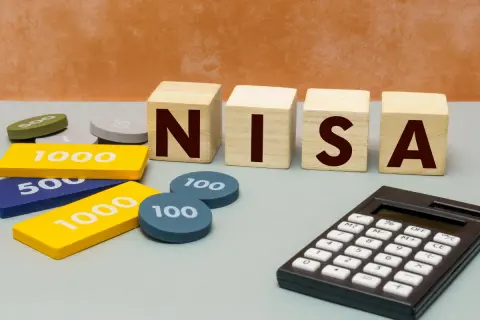 投資に熱心な夫、定年後も引き続き“毎月12万円”「NISA」に拠出し生活に余裕がありません…。60歳以降は余裕資金からいくら投資に回すのが最適解なのでしょうか？