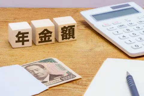 夫婦そろって65歳を迎えます。“約10年”「会社員」だった時期もある妻は“年金”をいくらもらえそう？ ずっと「専業主婦」より“月額1万円”も多い!?