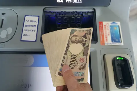 銀行で“200万円”引き出そうとしたら警察に通報された！ 自分のお金なのになぜでしょうか…？