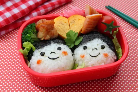 5年ぶりに念願だった「ディズニー」に行くことに！ しかし夫が「家族4人で“6万円の予算”は高すぎ！」と“お弁当の持参”を提案…。子ども用のご飯だけでも持ち込んでいいでしょうか？