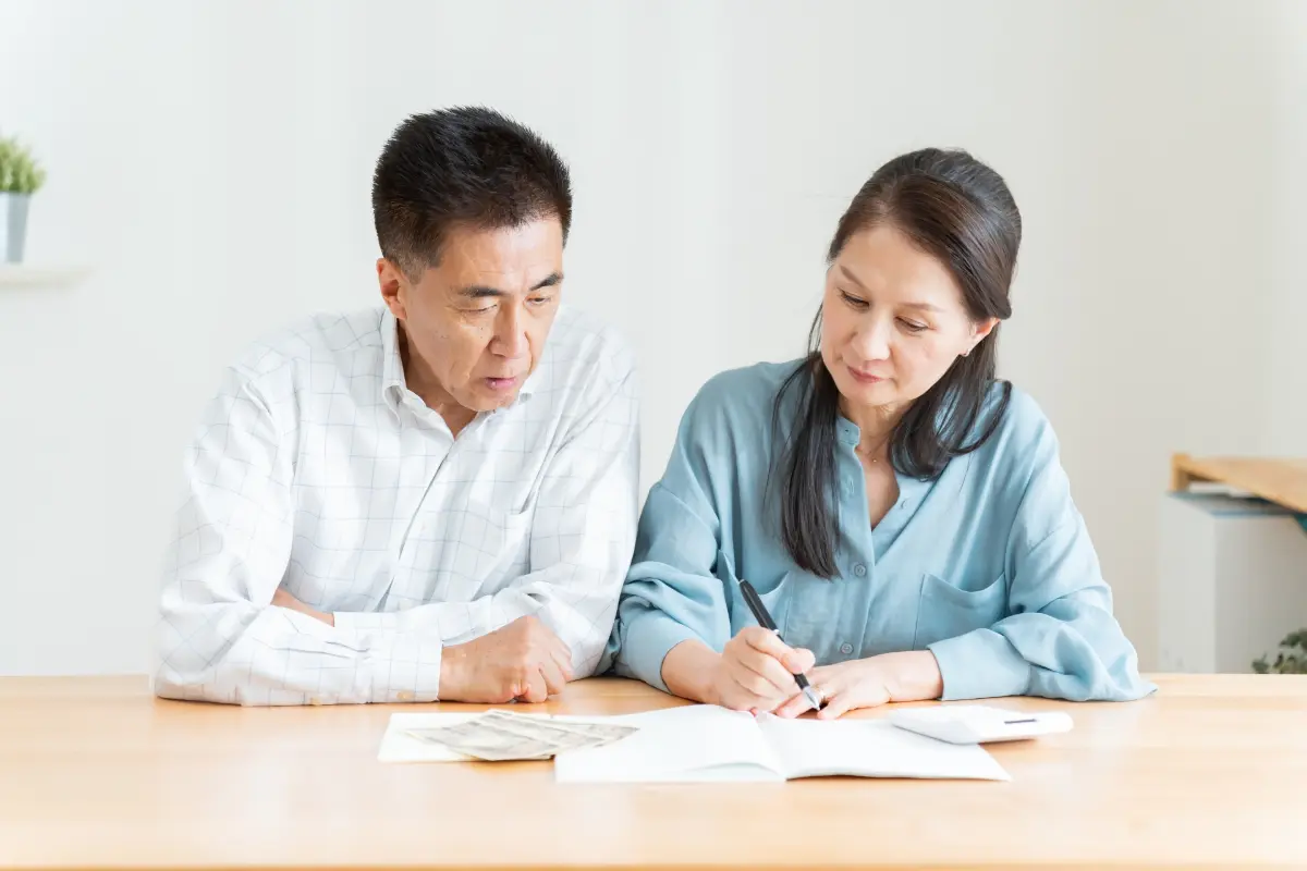 59歳で「貯蓄500万円」ほどです。老後“2000万円”必要と聞きますが、実際60代で「貯蓄2000万円」以上の割合はどのくらいですか？ 最新データで“平均・中央値”を確認