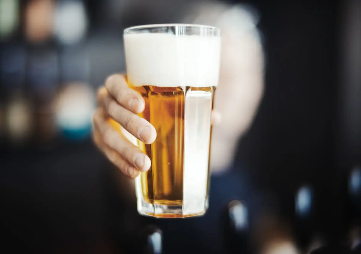 晩酌で「350mlの缶ビール」を2本飲んでいます。妻から「血圧も高いし健康が心配」と“ノンアルビール”をすすめられています。家計的にも安くなるなら、切り替えるべきでしょうか？