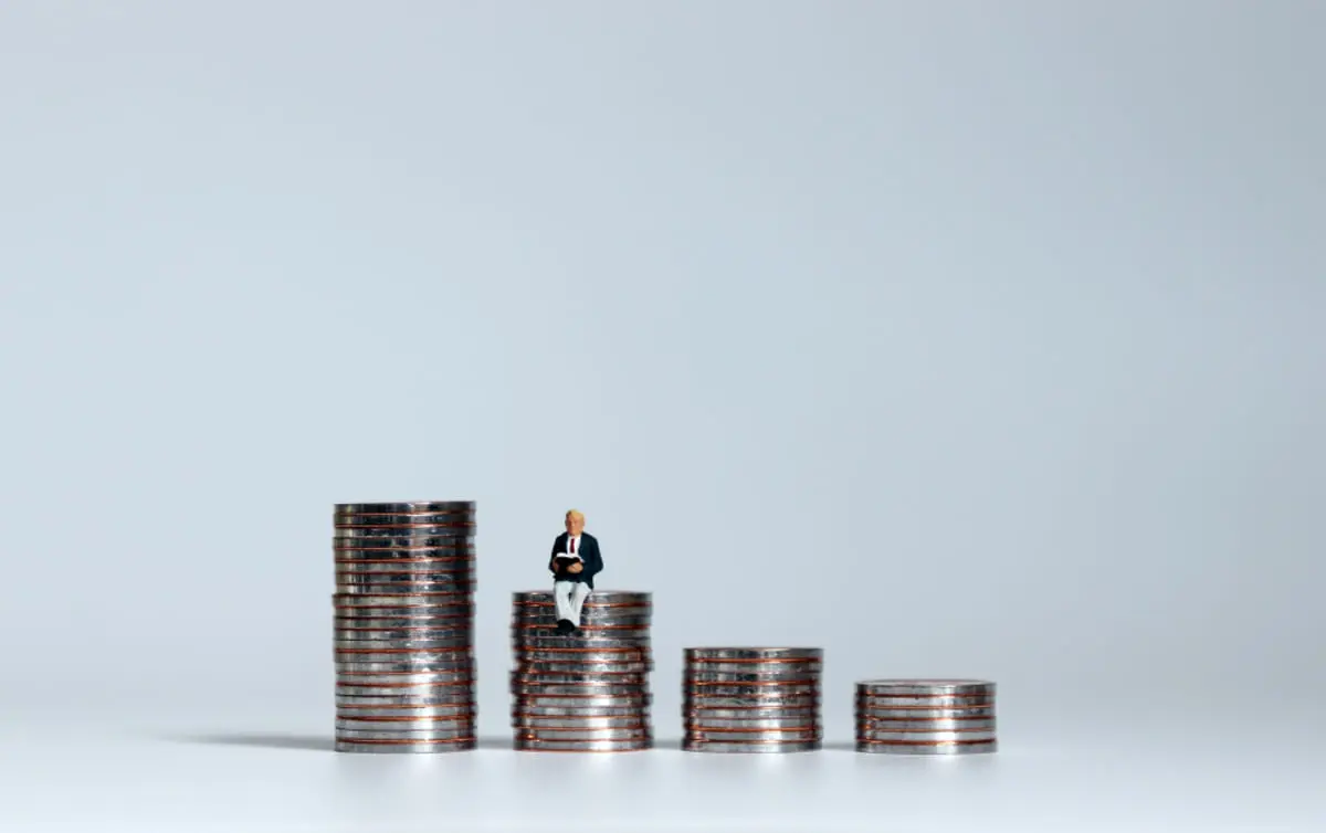 65歳で「貯蓄2000万円」は少ないですか？ 65歳以上“夫婦・単身”世帯の収支を賄えるでしょうか？「老後生活の費用」を確認