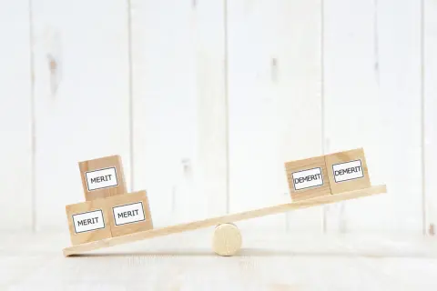 「年収の壁」の話題をよく見かけるけど、会社員にも関係ありますか？ どのようなメリットがあるのか、よく分かりません